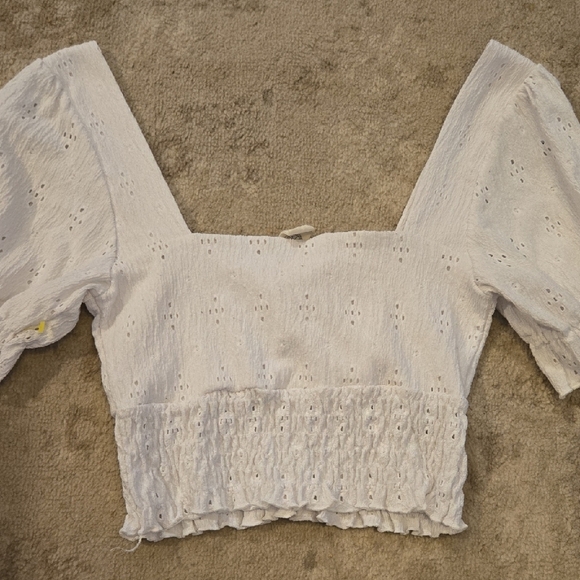Urban Outfitters White Eyelet Puff Sleeve Top Size Medium - Picture 4 of 5